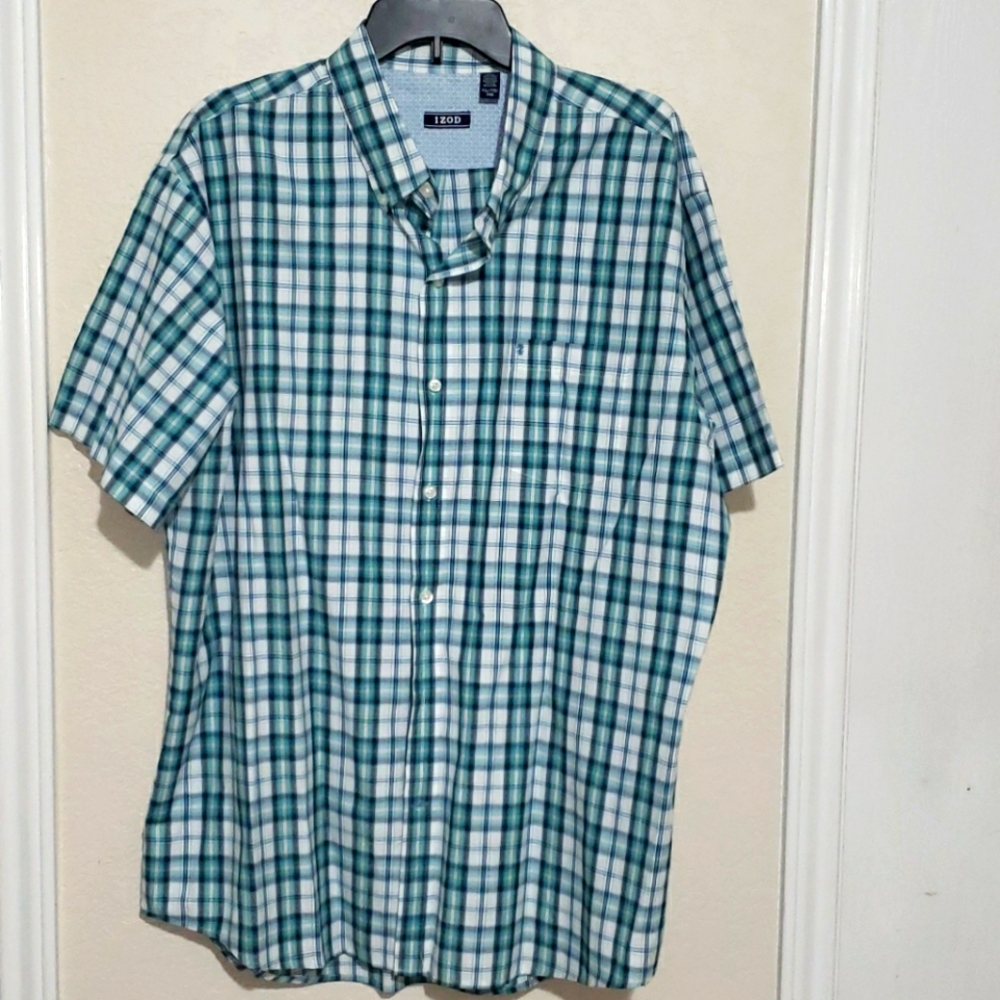 IZOD Short sleeve button down shirt